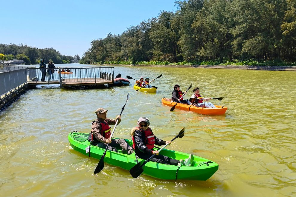 B、療癒小旅行：
蓮荷園大王蓮體驗 × 後湖溪獨木舟秘境